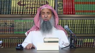 صورة من جاء والصف لم يكتمل ثم صف في الصف الثاني، ما حكم صلاته؟