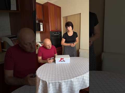 Жена нашла подарок на 8 марта