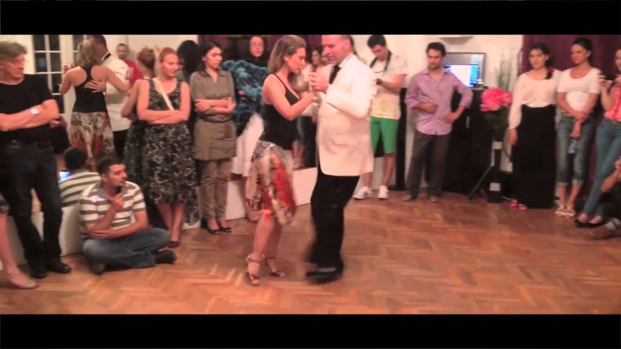 Damian Thompson and Oana Danzer, Tres Esquinas