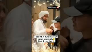 Download lagu detik-detik Habib Ali Al Jufri mencium tangan anak muda ini,#habibalialjufrie #majelisrasulullahsaw mp3
