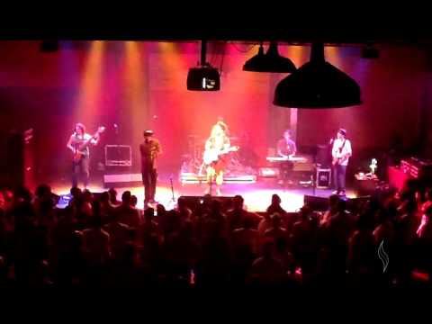 Ellen  Oléria e Banda Pret.Utu part. Emicida - MUDERNAGE