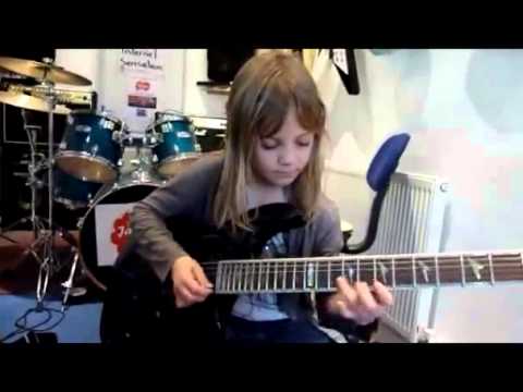 Girl 6 Years Old Best Guitar Playing !