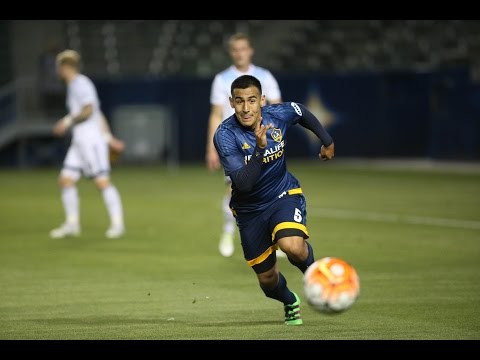 GALAXY II GOAL: Jose Villarreal curls in a stunning free kick