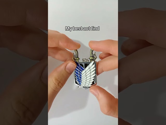 Vídeo relacionado con HJYZY Wings of Freedom Colgante Collar Anillo Anime Eren Jeager Keller Llavero Colgante Collar Anime Pegatinas 13 Piezas