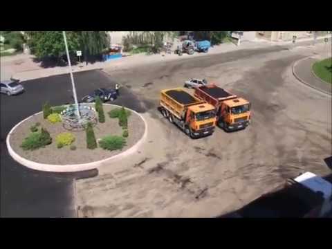 Девушка за рулем автомобиля ВАЗ-21099 издевается на полицейскими