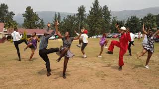 Somnjalose High&#39;s Kofifi dance (K crew)