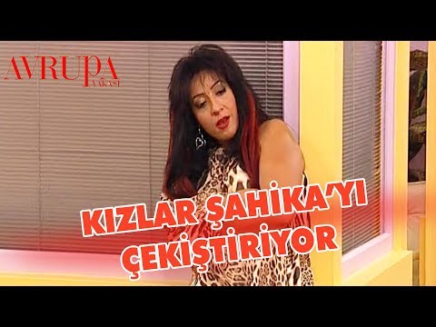Kızlar Şahika'nın Dedikodusunu Yaparken Yakalanıyor - Avrupa Yakası