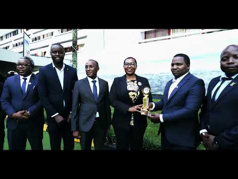 ZOEZI LA UTOAJI WA TUZO KWA MSHINDI WA JUMLA WA SHINDANO LA USAFI WA MAZINGIRA (MKOA WA NJOMBE)