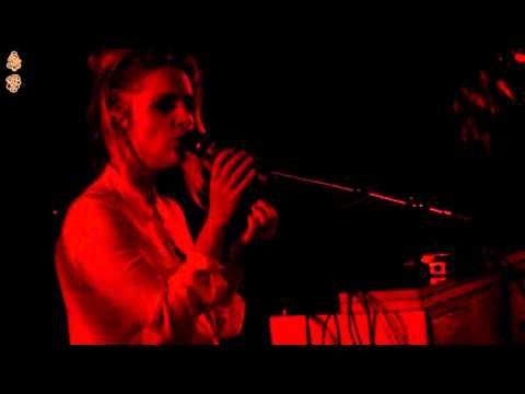 Agnes Obel - "Between the Bars" (live Amiens 2014)