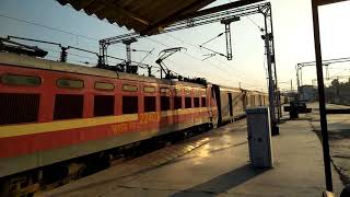 preview picture of video 'Kamkhya express passing nandgaon station'