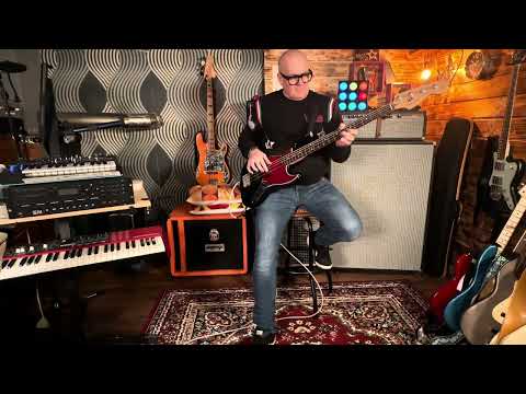 Gecko Turner - Holly Hollywood Bass Cover