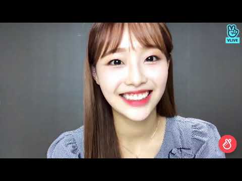 chuu: "love your smile" ahh... hi, i love brazil, and... wow *laugh* "english queen" i'm not well..😁