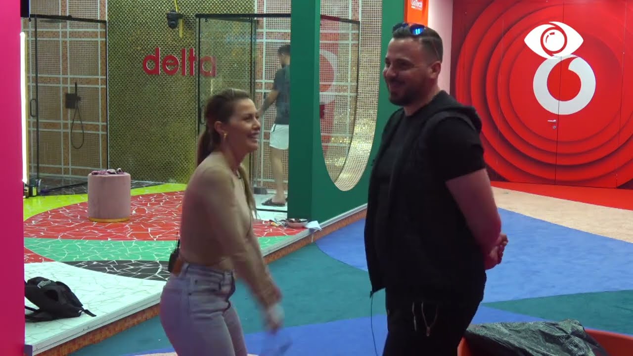 Olta urdhëron Zhaklinën: Ndeji pak rrobat e mia