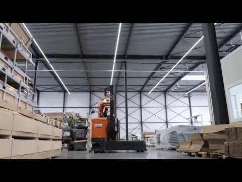 Video afspelen. De video opent in een sub-venster en begint meteen met spelen indien toegestaan.