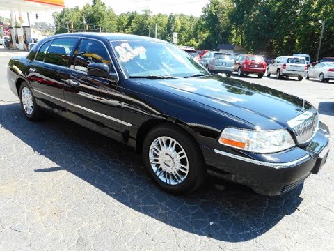 2007 Lincoln Town Car 4dr Sdn Signature L 1-Owner, Perfect CarFax and Serviced By Lincoln...