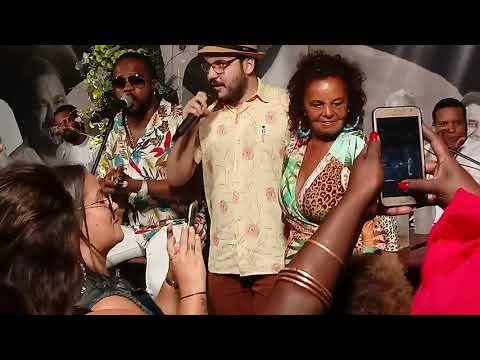 Xande de pilares e gabrielzinho versando na tia gessy