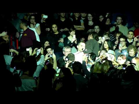 30 Seconds to Mars - Jared Leto dans les gradins ( The﻿ believer ) @ Paris Bercy le 05 03 2010