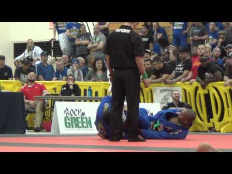 Marcos Antelante (Soul Fighters) vs. Junior Show (GFT) - IBJJF Houston Open 2015