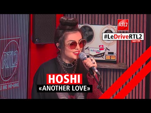 Hoshi interprète "Another Love" dans #LeDriveRTL2 (24/01/24)