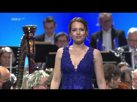 Eva Zalenga - J. Strauss: Die Fledermaus - "Spiel ich die Unschuld vom Lande" (SWR Junge Opernstars)