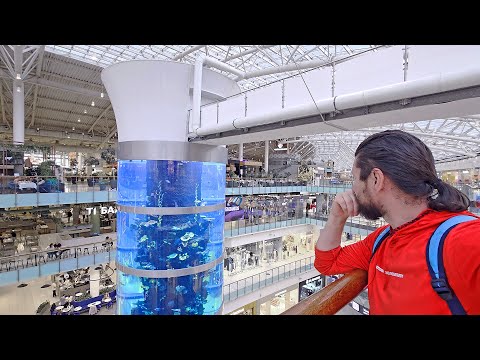 Ich bin im größten russischen Einkaufszentrum