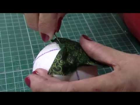 Mulher.com 17/10/2014 - Bola de natal com tecido e aplique de foto por Claudia Niero Parte 2