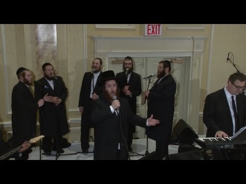 Chazen Ushi Blumenberg & Yedidim Choir Singing 