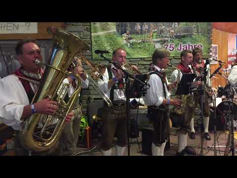 Ja-ha-ha-ha-ha-ha! Herzhaftes Lachen mit der "Großglocknerkapelle Kals!