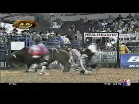 Sugar Bear bucks Jim Sharp - 02 PBR Bakersfield