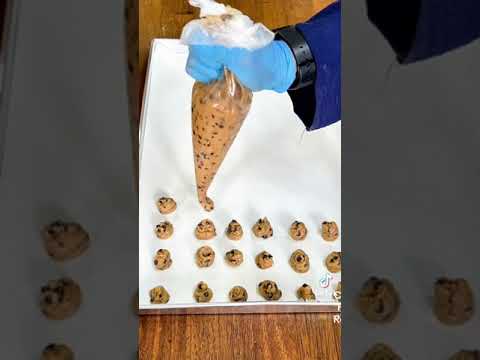 FAMOUS AMOS CHOCOLATE CHIPS