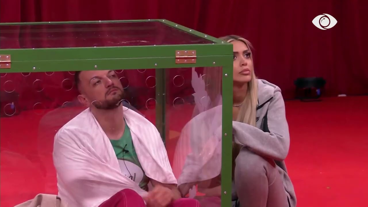 “Je një person fals”/ Rogerti diskuton me Brikenën: Të urova gëzuar…