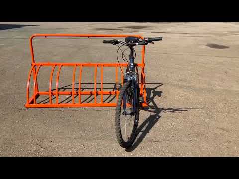 Велопарковка с рекламным местом Air Gym Оптима с припаркованным велосипедом