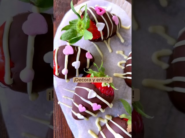 Vídeo relacionado con FAMILYCOM Cesta San Valentin de Chocolates Nestle para regalar. Regalo Original para Mujer, Hombre. Regalo para parejas - Bombones Caja Roja, Cañon de petalos, Oso peluche