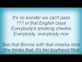 Donnas - Everybody's Smoking Cheeba Lyrics