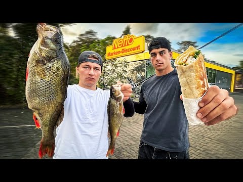 Hinter NETTO Angeln: Alles Essen was wir Fangen! 😂💀