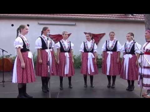 V Babicích na konci -  vystoupení folklorního souboru Kalina a Kalinka.