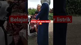Download lagu nenek belajar  naik motor😂 #viral #funny #shortvideo mp3