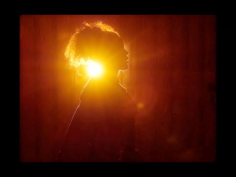 Yasmin Sidibe - Jeder hält sie fest (Official Video)