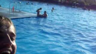 preview picture of video 'OVNI à la piscine'