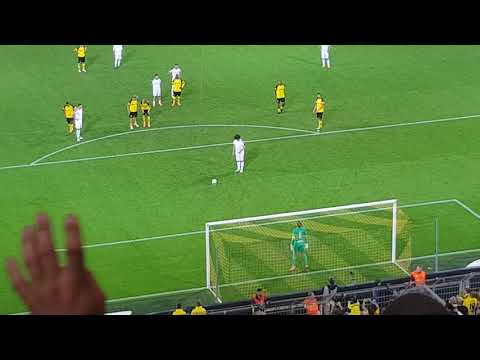 Roman Weidenfeller saves penalty and Neven Subotic replays a scene from 2012 against Arjan Roben
