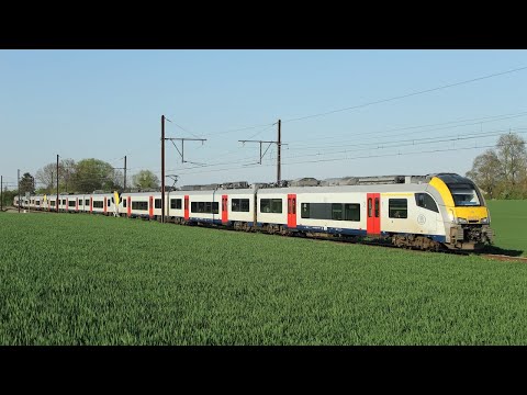 Intercity train IC2039 to Charleroi with the electric multiple units SNCB 8578, 8040 and 8197