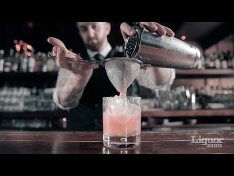 How to Strain a Cocktail - Tips & Tricks from a Bartender