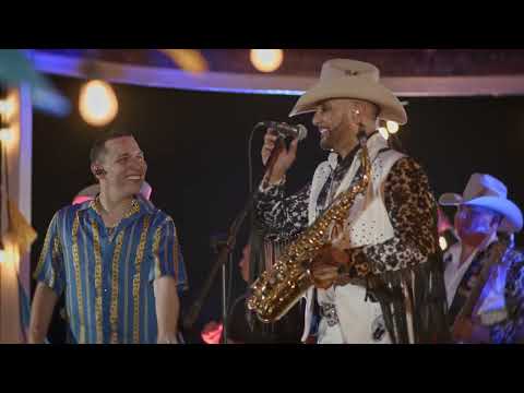 Javier Rosas y Su Artilleria Pesada, Contacto Norte - Jugando En La Arena