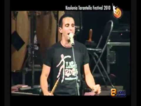 Lisarusa Kaulonia tarantella festival 2010  il gruppo  fischiettara e pigghjalu pigghaju video 3di3