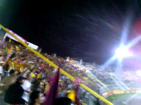 "RVS en el murillo haciendo la fiesta" Barra: Revolución Vinotinto Sur &bull; Club: Tolima