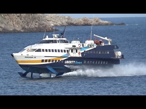 Aliscafo Adriana M in arrivo al porto di Favignana