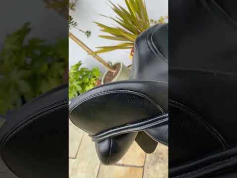 Kent & Masters S-Series Dressage Saddle