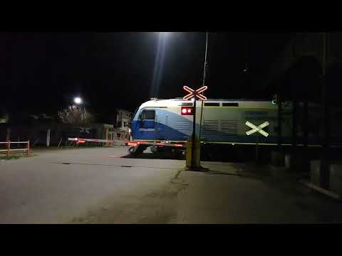 TREN TUCUMANO N°265 LLEGA A LA ESTACIÓN LA BANDA A CARGO DE LA (CNR CKD8H0001 + EMD GM GT-22 CW 9021