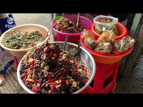 Food in Central Market Phnom Penh (ផ្សារធំថ្មី)