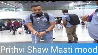 IPL team Delhi Daredevils travels airport | Prithvi Shaw Masti